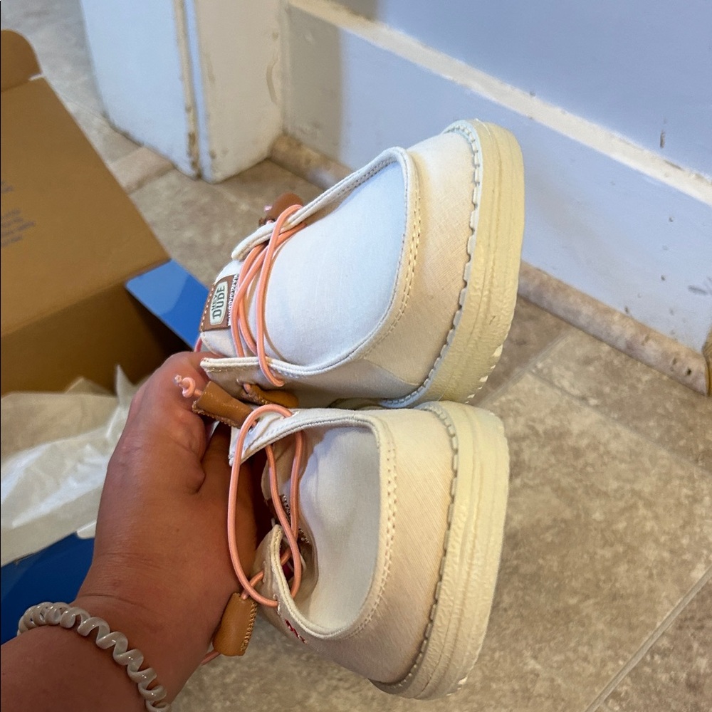 Hey Dude Women’s Size 7 - Picture 3 of 5